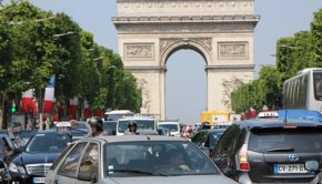 Embouteillage sur les Champs-Elysées