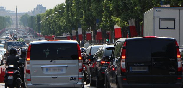 Voitures aux Champs Elysées