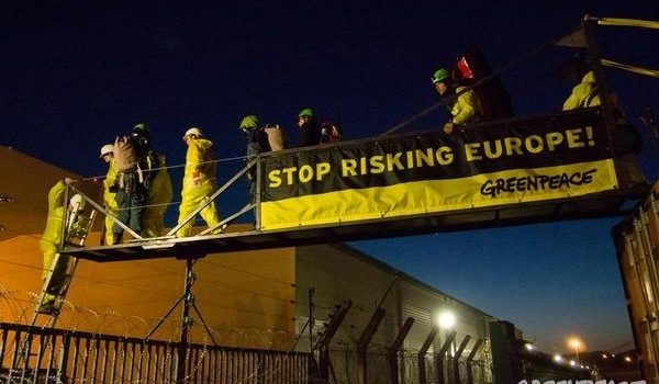 greenpeace action pour dénoncer les risques nucléaires